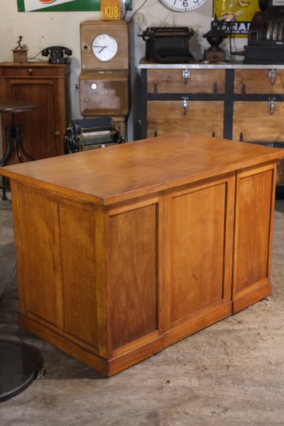 bureau ancien de direction en chene massif 